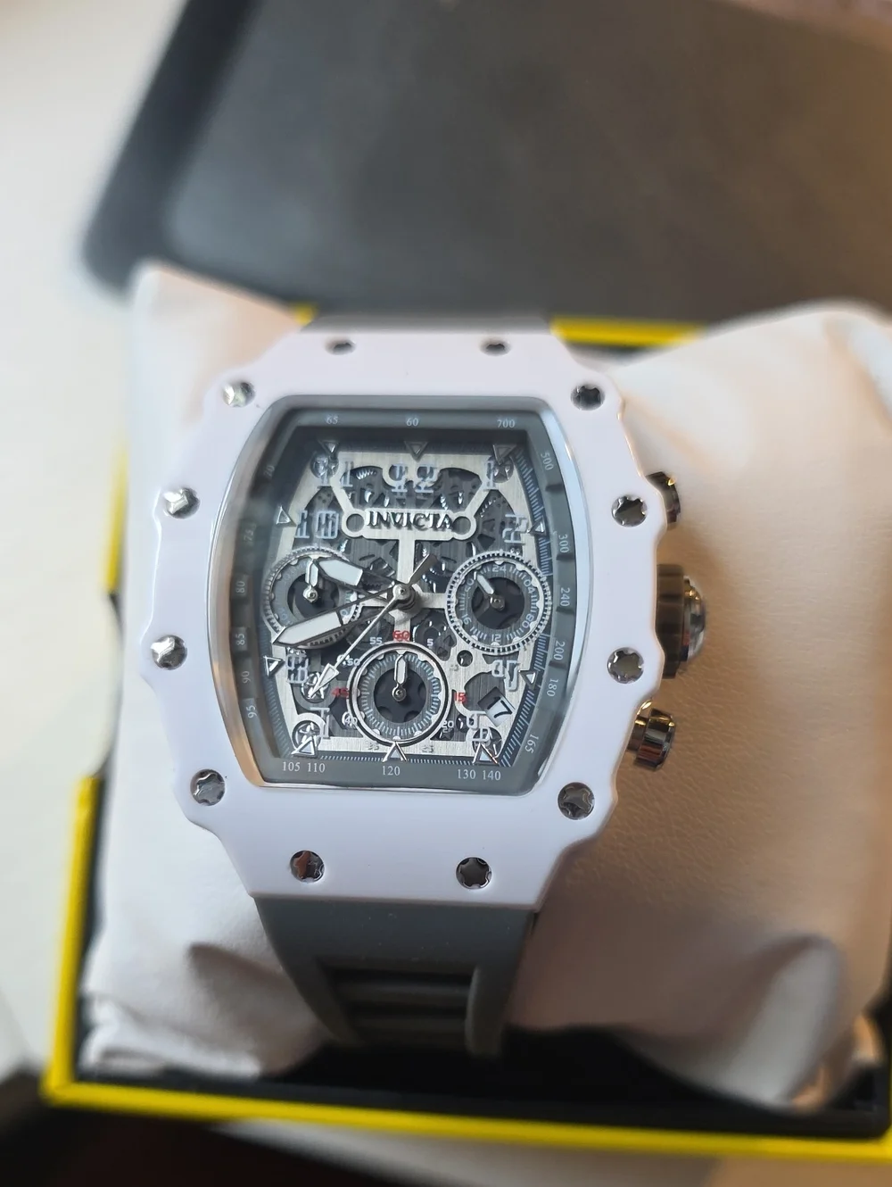 519.  Invicta  Racing 39.5mm Quartz Watch In-69608